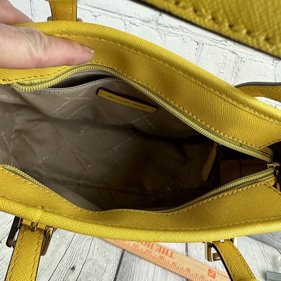 MICHAEL KORS JET SET‎ TRAVEL XS CARRYALL TOTE CONVERTIBLE SHOULDER BAG YELLOW - Picture 6 of 10